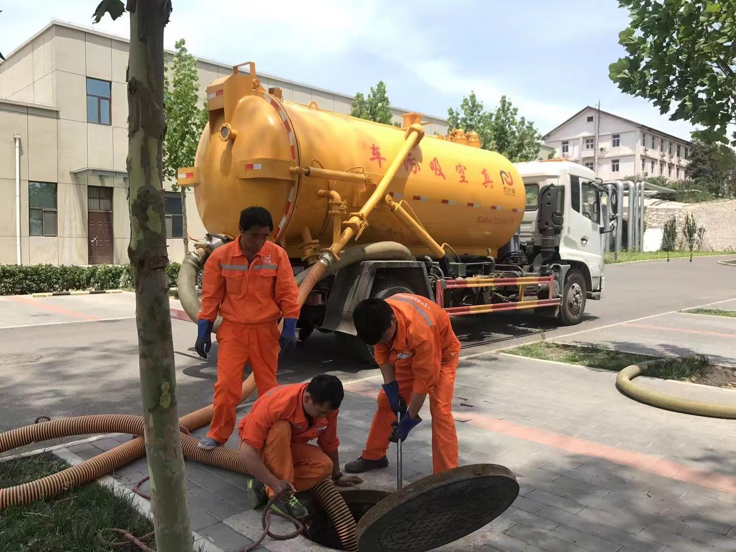 宾阳化粪池清理与5-8吨吸粪车施工效率分析